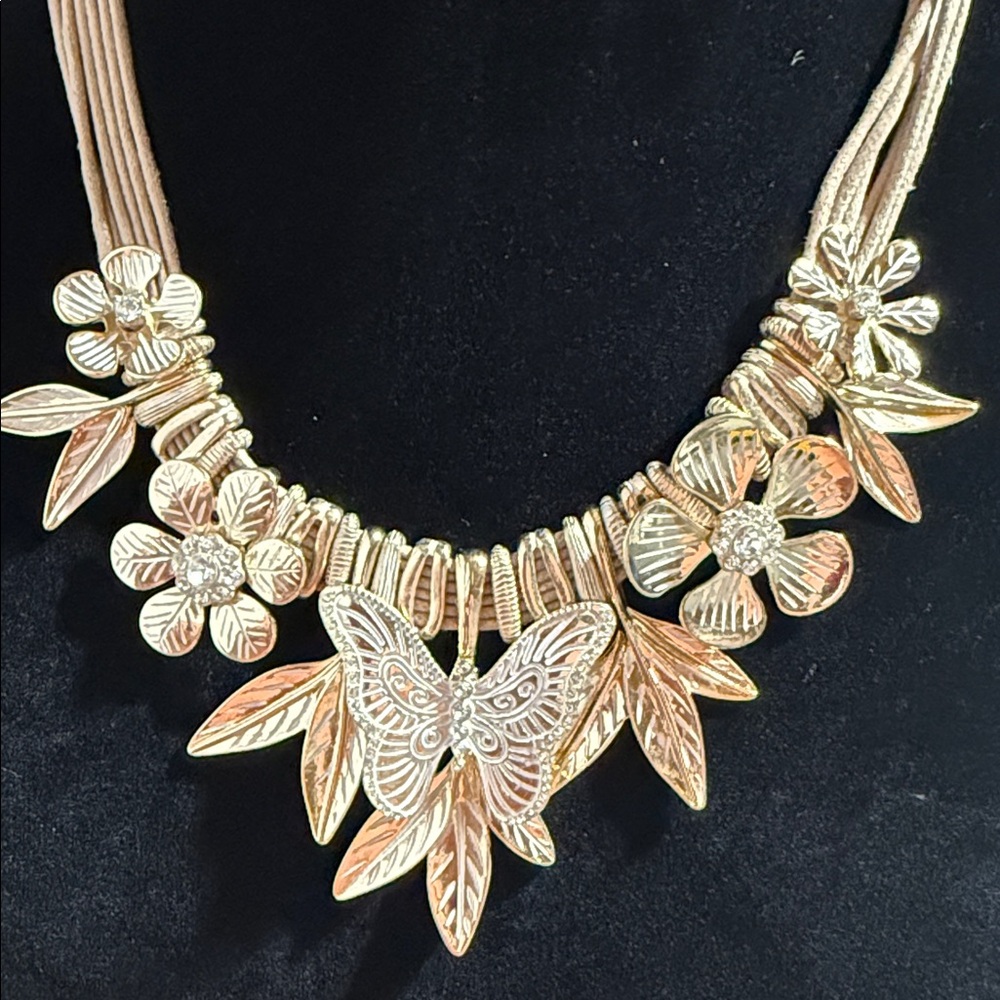 NWOT Elegant Floral and Butterfly Necklace in Gold and Silver